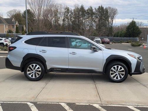 Ice Silver Metallic 2023 Subaru Outback Premium