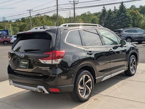 Crystal Black Silica 2024 Subaru Forester Touring