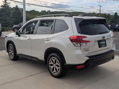 Crystal White Pearl 2024 Subaru Forester Premium