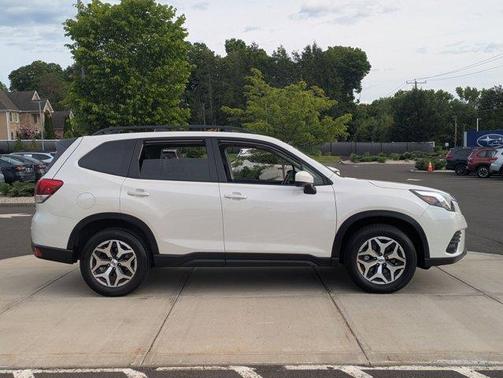 Crystal White Pearl 2024 Subaru Forester Premium