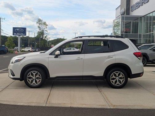 Crystal White Pearl 2024 Subaru Forester Premium