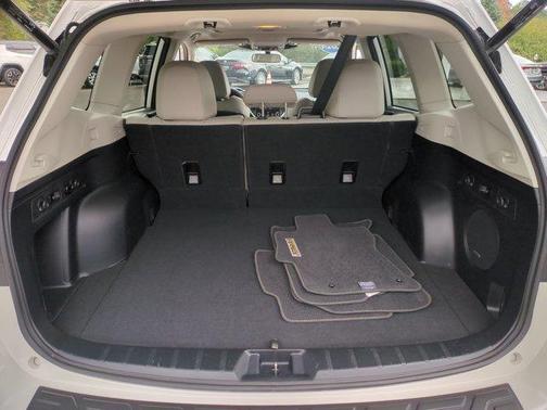 Crystal White Pearl 2024 Subaru Forester Limited