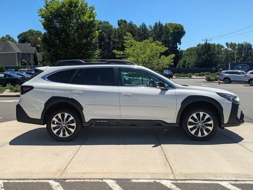 Crystal White Pearl 2024 Subaru Outback Limited
