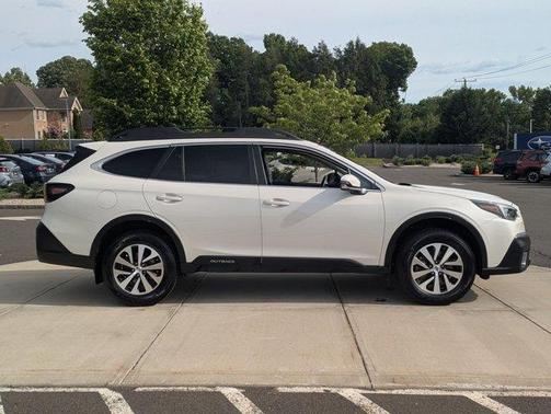 Crystal White Pearl 2022 Subaru Outback Premium
