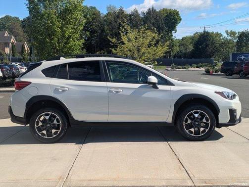 Crystal White Pearl 2019 Subaru Crosstrek 2.0i Premium