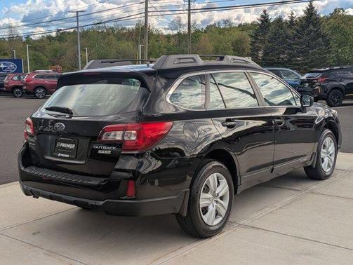Crystal Black Silica 2016 Subaru Outback 2.5i