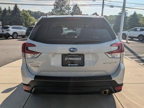 Crystal White Pearl 2024 Subaru Forester Limited