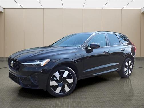 2025 Volvo XC60 T8 Plus