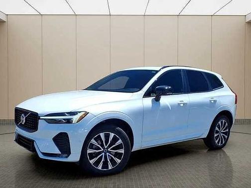 Crystal White 2024 Volvo XC60 Plus