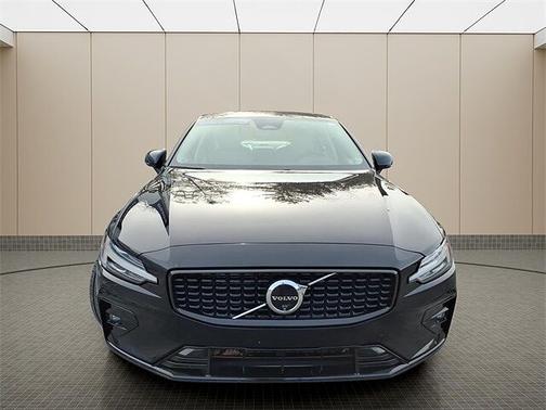 2024 Volvo S60 Plus