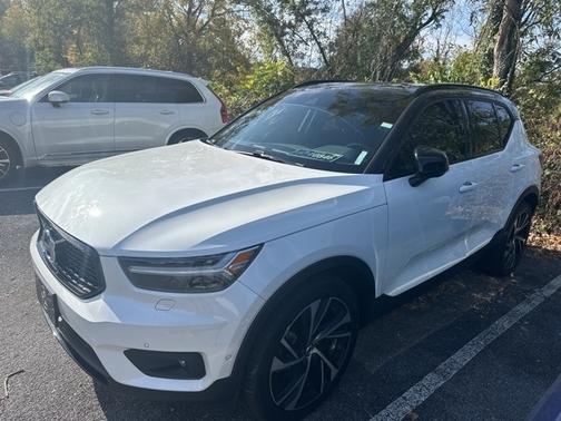 2022 Volvo XC40 R-Design
