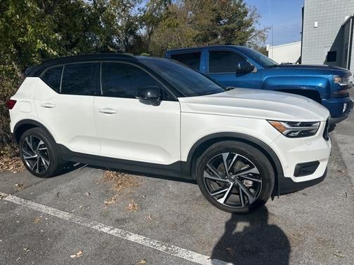 2022 Volvo XC40 R-Design