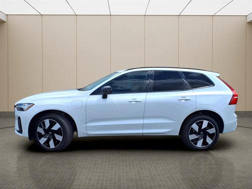2025 Volvo XC60 T8 Plus