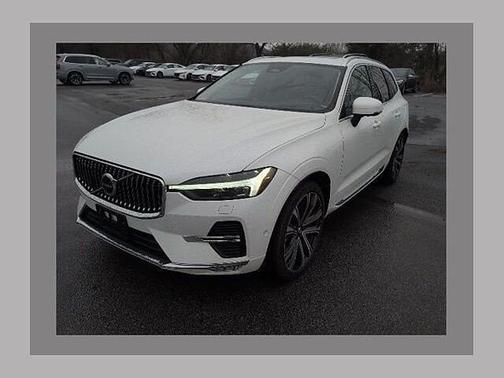 Crystal White 2023 Volvo XC60