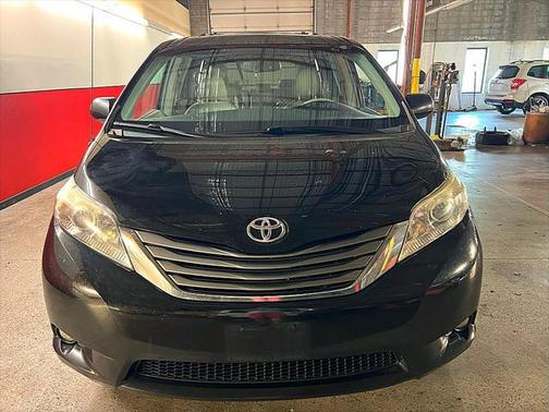 2014 Toyota Sienna XLE