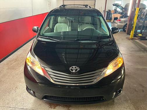 2014 Toyota Sienna XLE