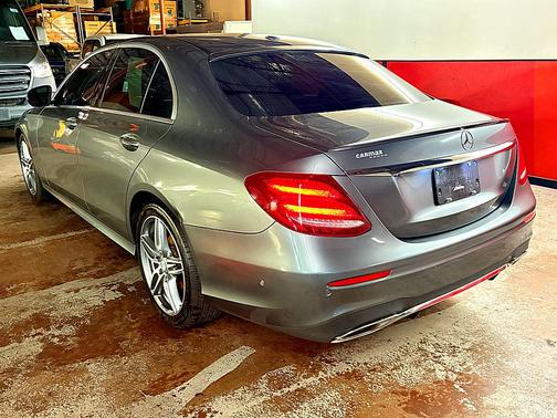 2017 Mercedes-Benz E-Class E300 4MATIC LED packages, AWD beautiful Premium!!