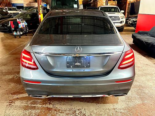 2017 Mercedes-Benz E-Class E300 4MATIC LED packages, AWD beautiful Premium!!
