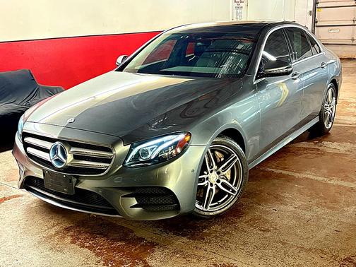 2017 Mercedes-Benz E-Class E300 4MATIC LED packages, AWD beautiful Premium!!