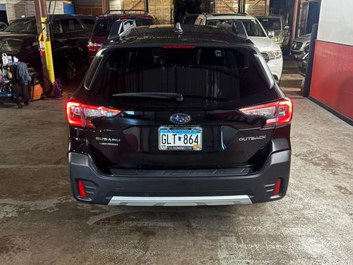 BLACK 2021 Subaru Outback Limited