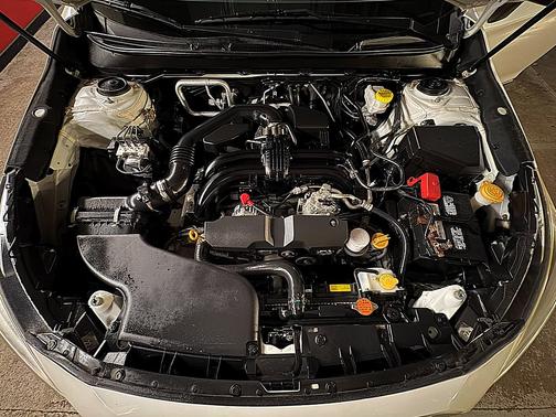 WHITE 2018 Subaru Outback 2.5i Premium