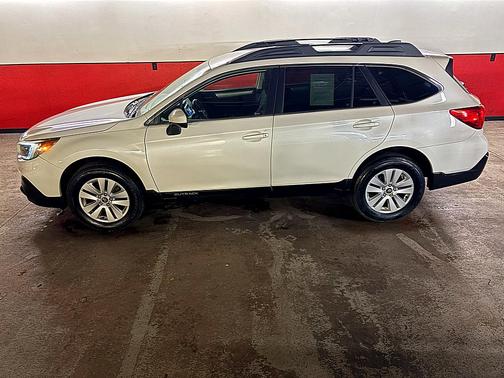 WHITE 2018 Subaru Outback 2.5i Premium