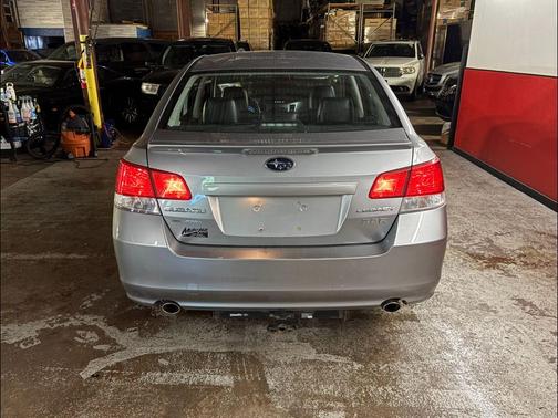 SILVER 2010 Subaru Legacy Limited