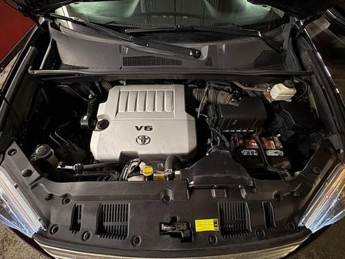 Black 2013 Toyota Highlander Base