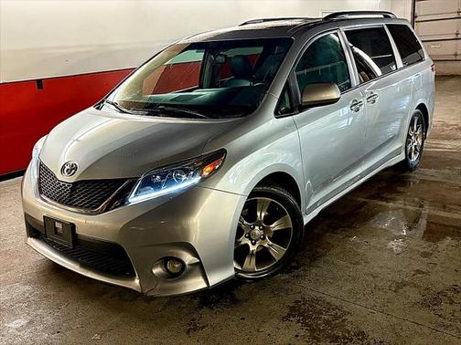 2016 Toyota Sienna LE