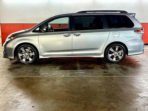 2016 Toyota Sienna LE