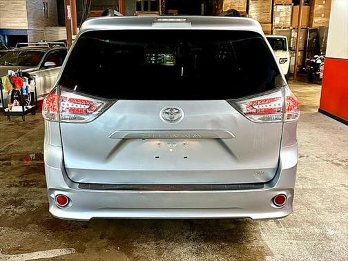 2016 Toyota Sienna LE