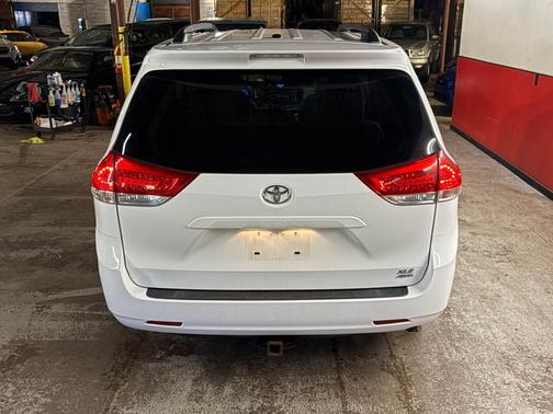 White 2012 Toyota Sienna XLE