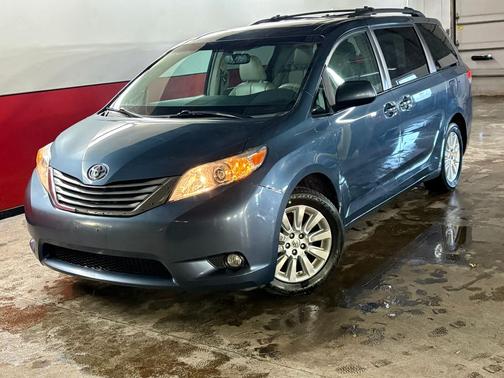 2014 Toyota Sienna XLE