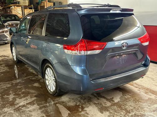 2014 Toyota Sienna XLE