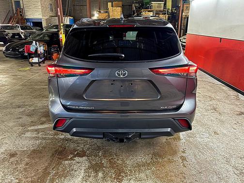 GRAY 2021 Toyota Highlander XLE