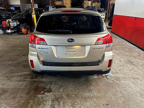 2010 Subaru Outback 2.5 i Limited