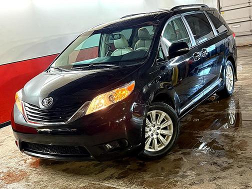 2014 Toyota Sienna LE