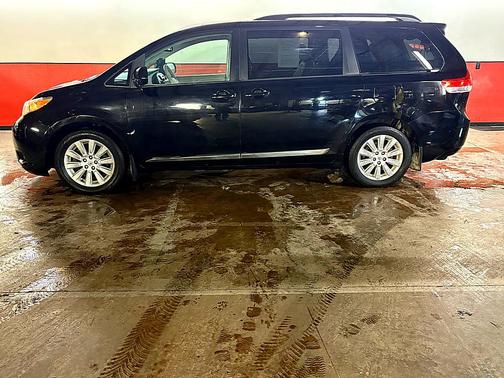 2014 Toyota Sienna LE