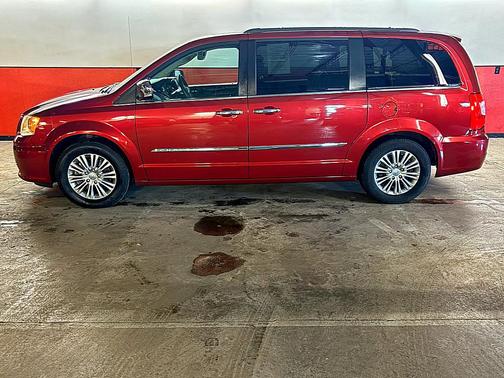 2016 Chrysler Town & Country Touring-L