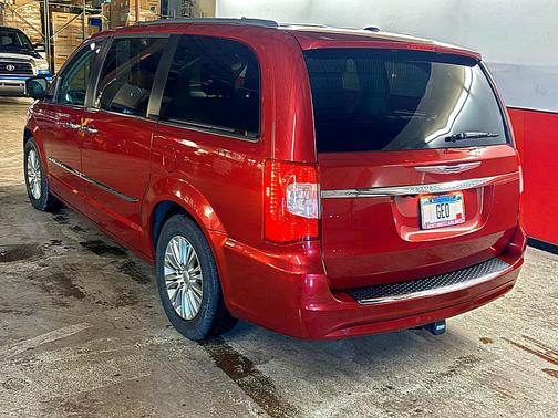 2016 Chrysler Town & Country Touring-L
