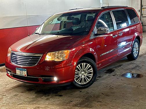 2016 Chrysler Town & Country Touring-L