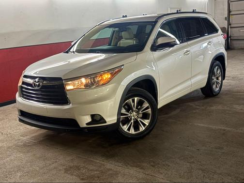 WHITE 2015 Toyota Highlander XLE