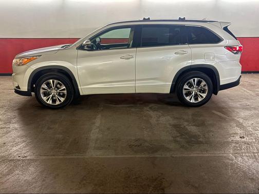 WHITE 2015 Toyota Highlander XLE