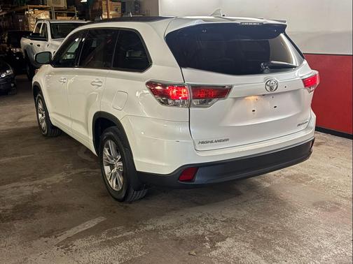 WHITE 2015 Toyota Highlander XLE