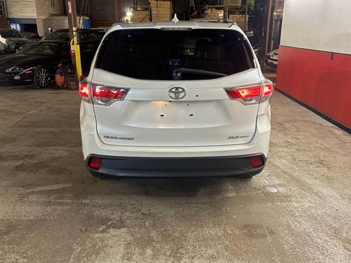 WHITE 2015 Toyota Highlander XLE