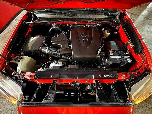 2018 Toyota Tacoma DOUBLE CAB 64k miles super clean, great color 4x4