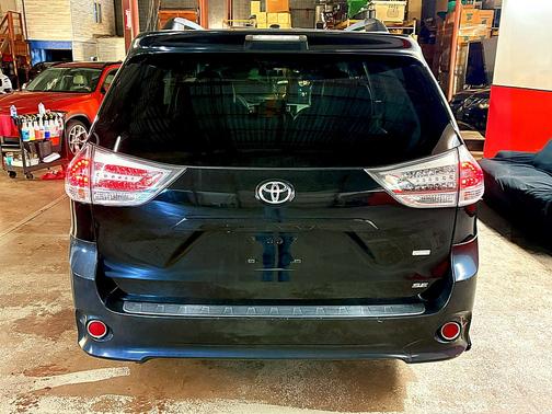 2011 Toyota Sienna LE