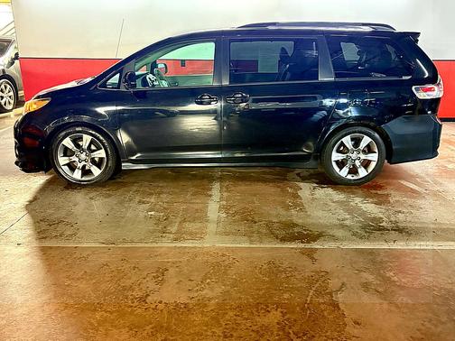 2011 Toyota Sienna LE