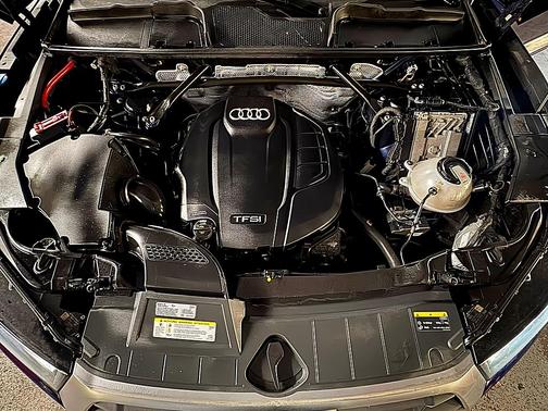 2018 Audi Q5 PREMIUM PLUS 55k miles!! loaded and EXTRA clean!