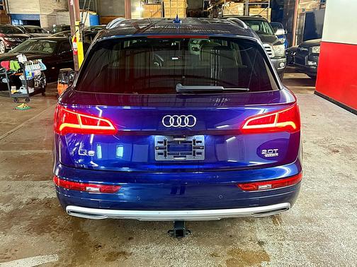 2018 Audi Q5 PREMIUM PLUS 55k miles!! loaded and EXTRA clean!